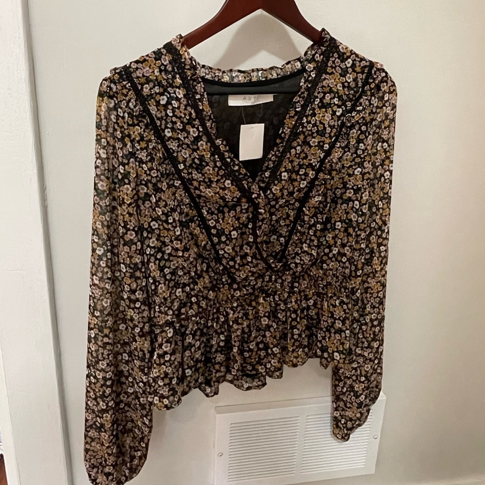 ASTR floral top